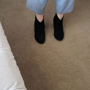 Black low hill shoes